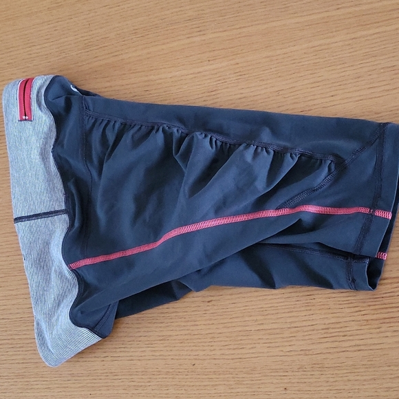 Lululemon shorts Size 4 - Picture 4 of 5